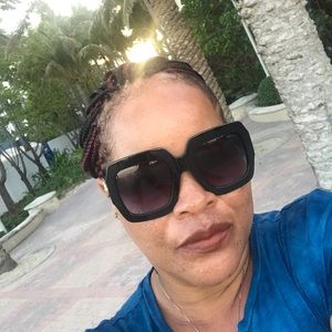 Meet your Posher, Sirieta